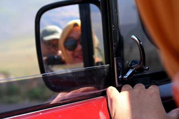 Регулировка положения петель и стойки кузова